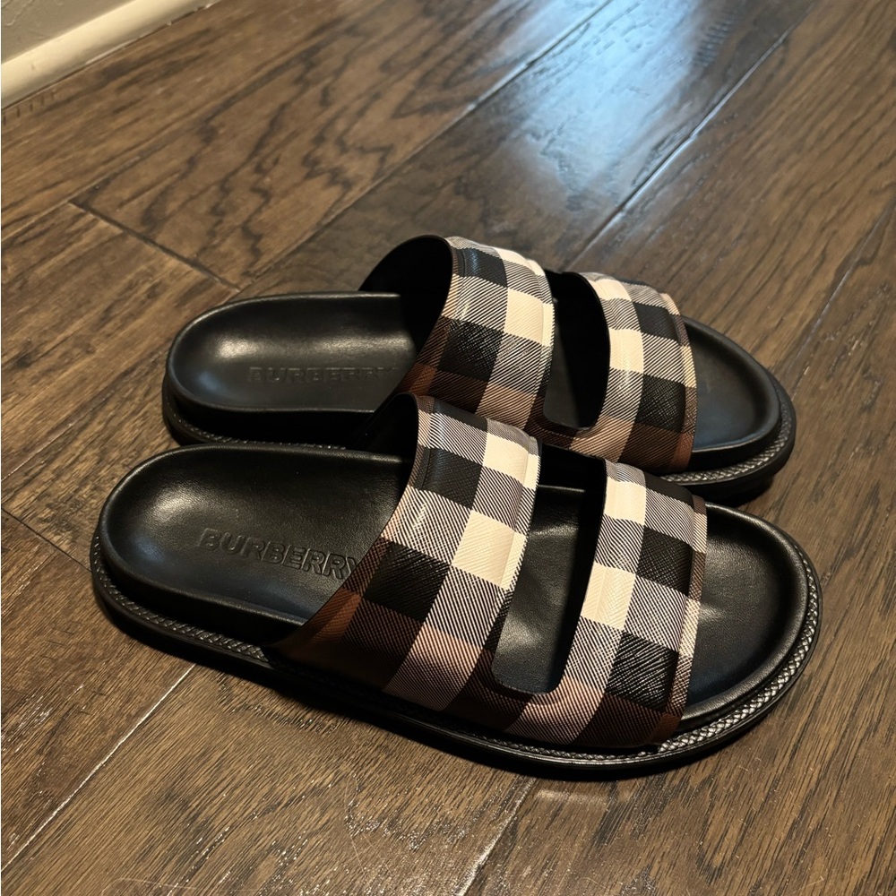 Burberry Slides - Picture 2 of 6
